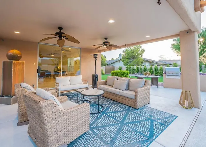 Stunning 5 Bed Luxury Oasis Heated Pool Hot Tub Apartment