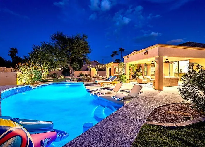 Stunning 5 Bed Luxury Oasis Heated Pool Hot Tub