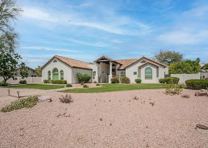 Stunning 5 Bed Luxury Oasis Heated Pool Hot Tub Apartment Scottsdale