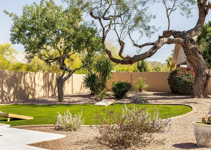 Stunning 5 Bed Luxury Oasis Heated Pool Hot Tub Apartment
