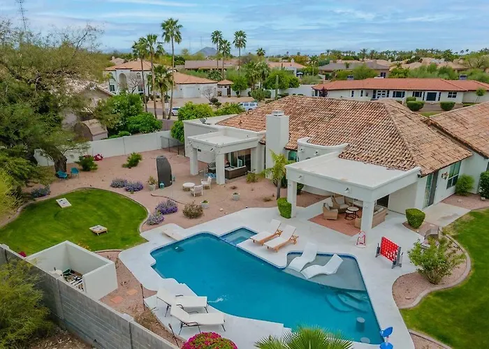 Stunning 5 Bed Luxury Oasis Heated Pool Hot Tub Apartment *
