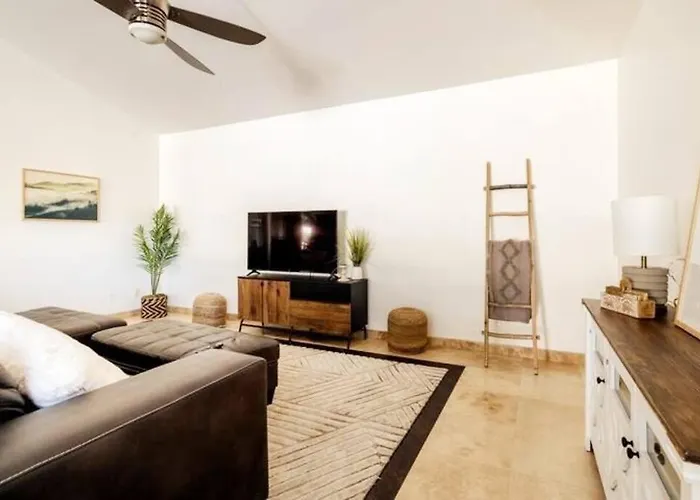 Stunning 5 Bed Luxury Oasis Heated Pool Hot Tub Apartment Scottsdale