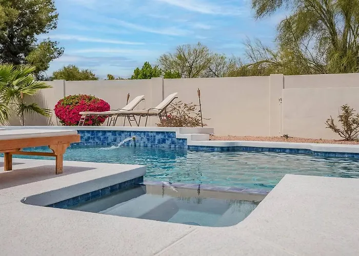 Stunning 5 Bed Luxury Oasis Heated Pool Hot Tub Apartment