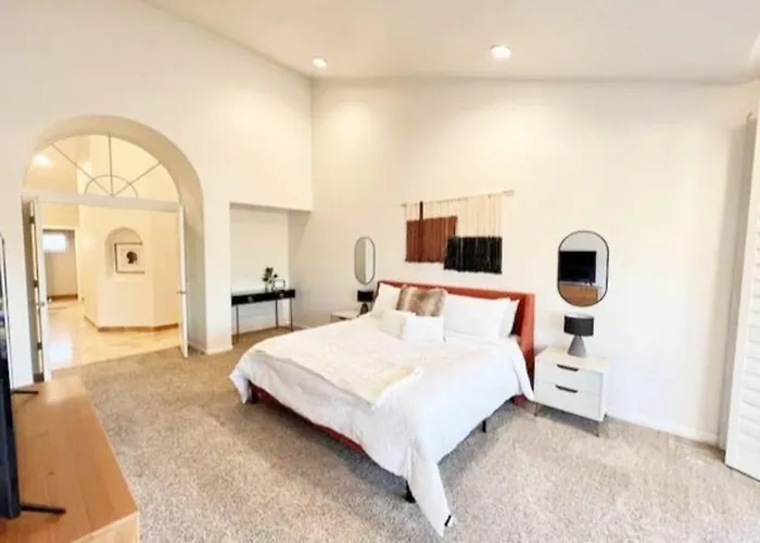 Stunning 5 Bed Luxury Oasis Heated Pool Hot Tub
