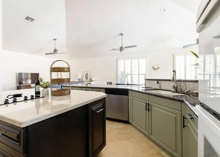 Stunning 5 Bed Luxury Oasis Heated Pool Hot Tub Scottsdale